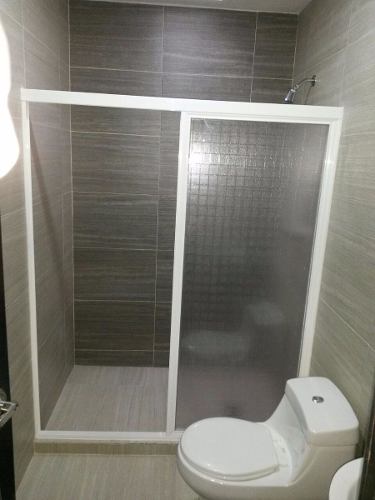 Cortina Aluminio y Acrílico